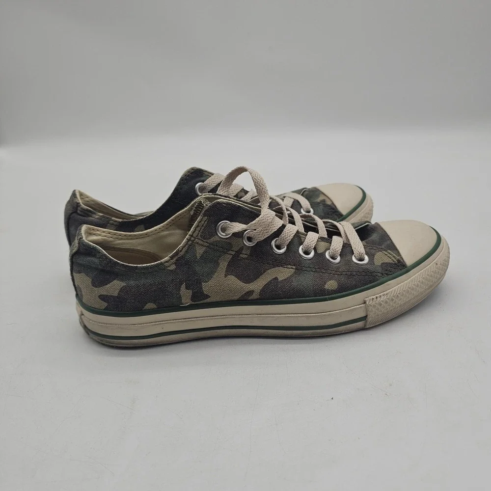 Converse Chuck Taylor All Star Woman's 8 Camo Gray Low Top Sneakers